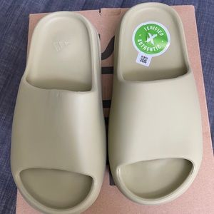 Yeezy Resin Slides